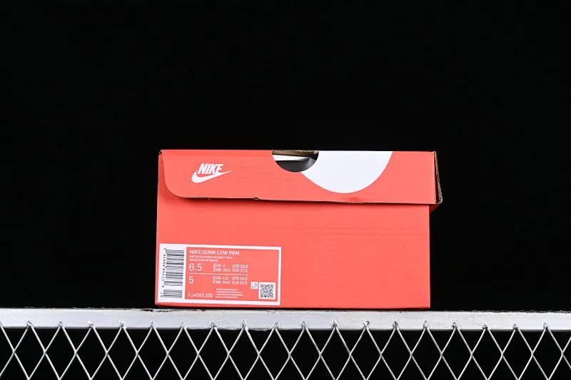 All Categories Nk SB Dunk Series Nk SB Dunk Low Low-top sneakers Cost-effective version Nk Dunk Low Prm "Team Red" Retro white and red SB low-top sports and leisure sneakers FJ4555-100